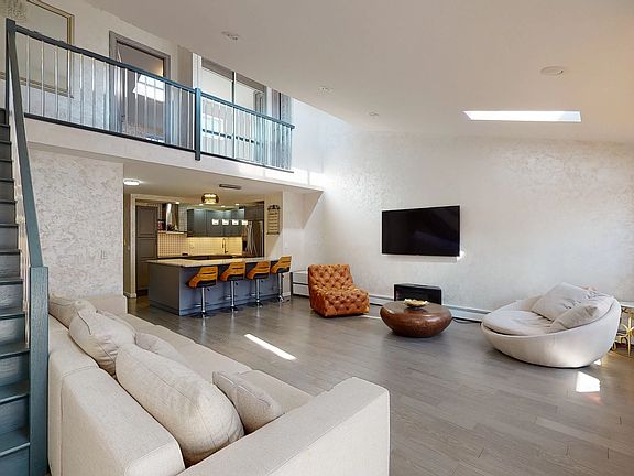2nd image of 11 Cove Ln APT 3C