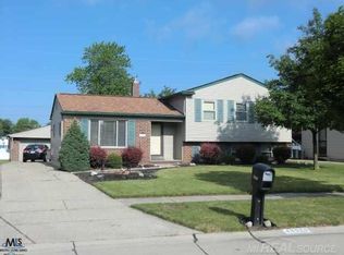 43329 Cambridge Dr, Sterling Heights, MI