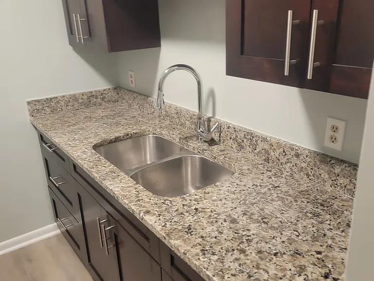 528 Ashlawn Dr #5 — Photo 8