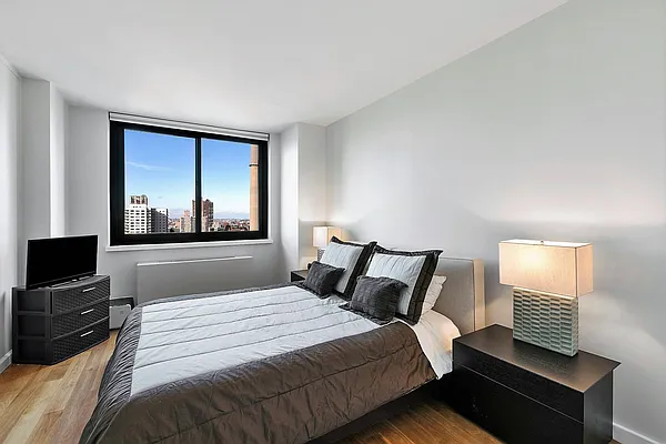 Rented by Compass | media 22