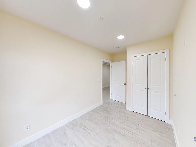 1079 Lafayette Ave #201B — Photo 6