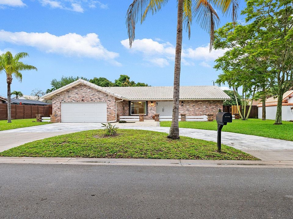 1st image of 41 W Palm Drive