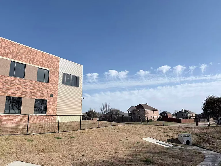 1100 Camelot Dr — Photo 31
