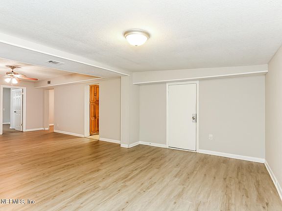 5th image of 2318 EUDINE Drive W
