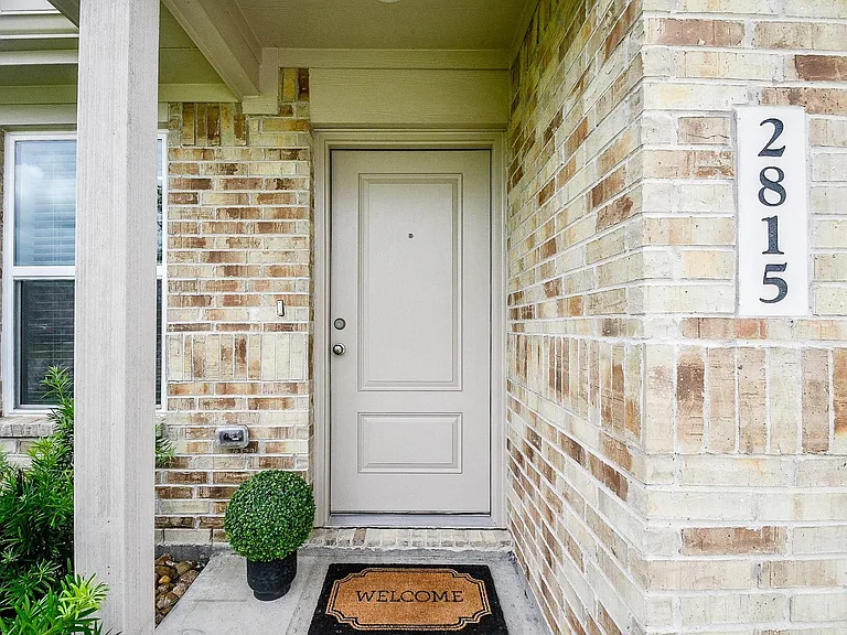 2815 Fountain Woods Dr — Photo 4