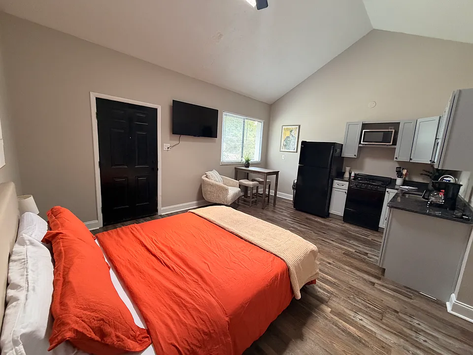 3814 Memorial Blvd #2