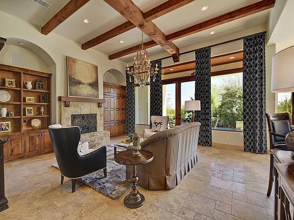 5th image of 555 Cortona Dr