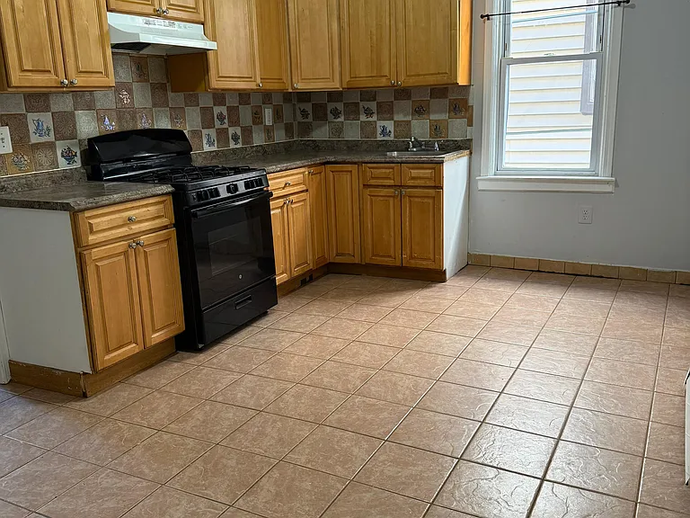 41 Aldine St #1 — Photo 4