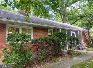 105 Church Pl, Falls Church, VA 22046