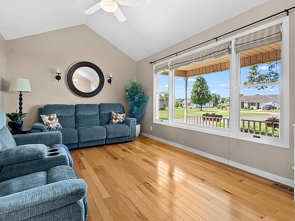 4th image of 53439 Rolling Meadow Blvd