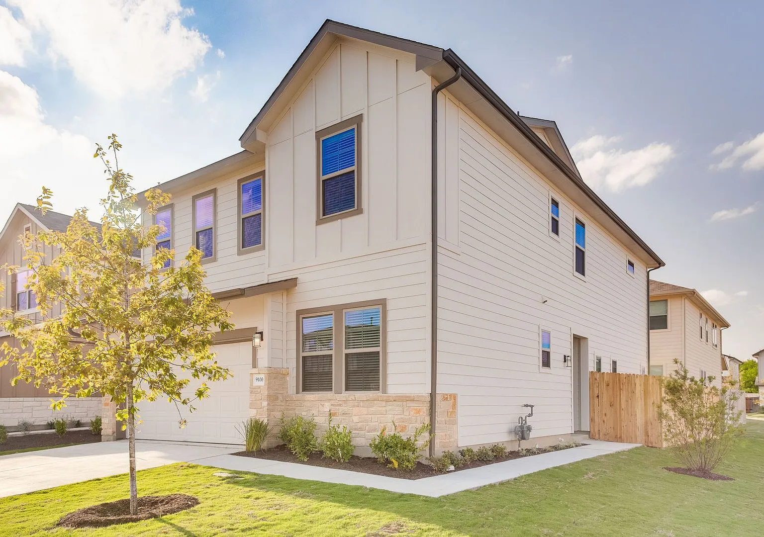 9100 Garnet Dr, Austin, TX 78729 — Photo 2