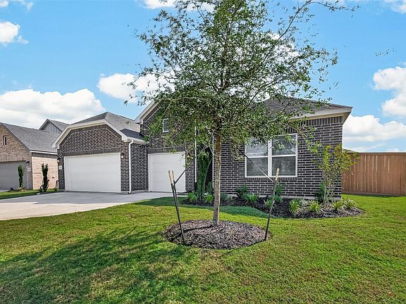 4th image of 1061 Comal Trl