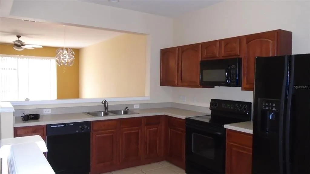 2 bed, 2.5 bath, 1550 sqft, $2,095 — Photo 2