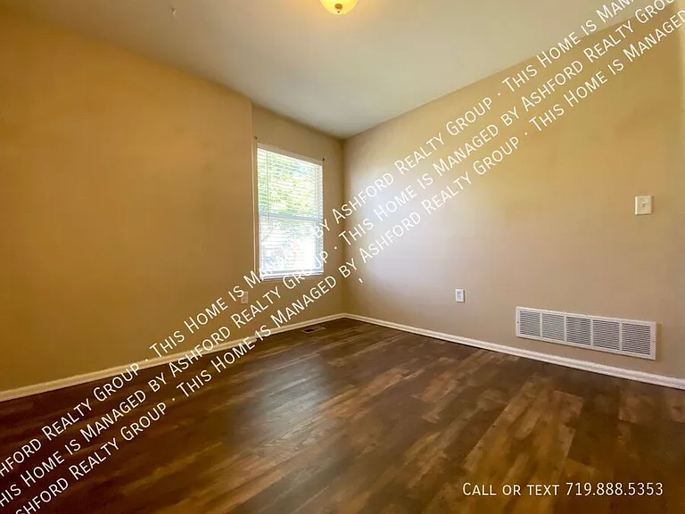 464 Ellers Grv — Photo 16