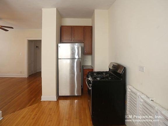 5th image of 1613 W Berteau Ave #3P