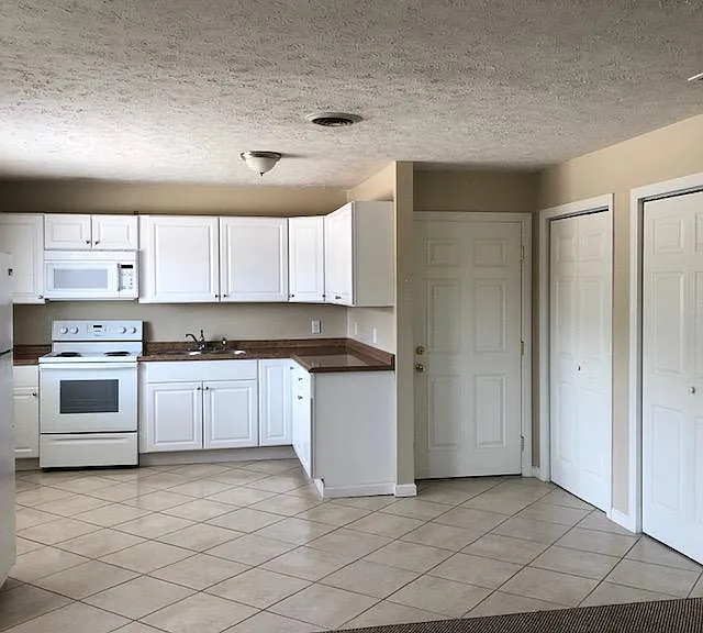 9457 Lincoln Hwy — Photo 1