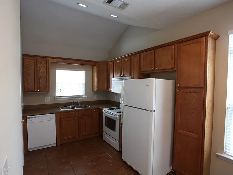 348 Jack Hampton Dr — Photo 8