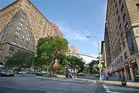 1st image of 211 W 88th St