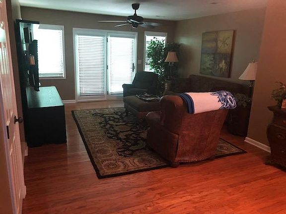 3rd image of 859 Northmonte Ct #1