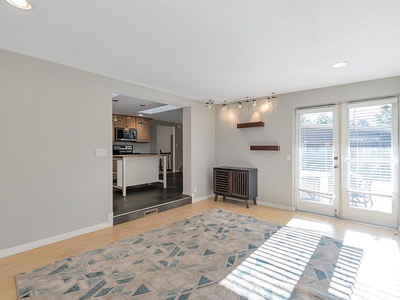 3rd image of 2086 E Villaire Ave