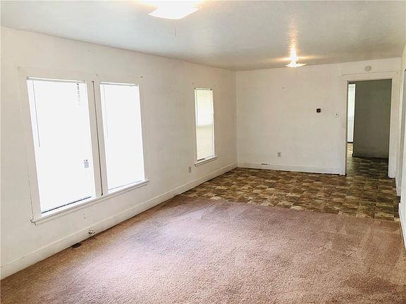 4th image of 614 Victoria Ave