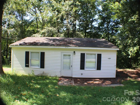 6791 Glover Ln, Stanley, NC 28164
