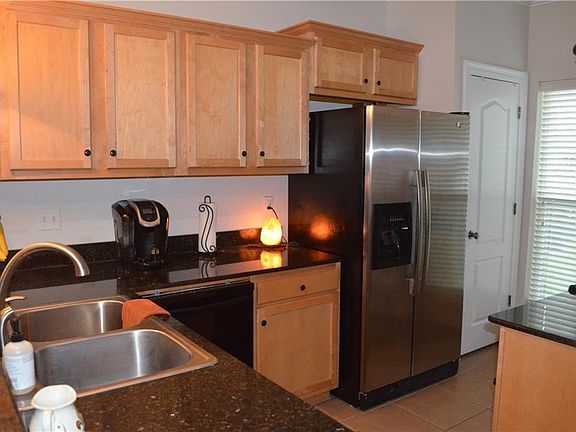 4th image of 158 Emerald Oaks Dr #32