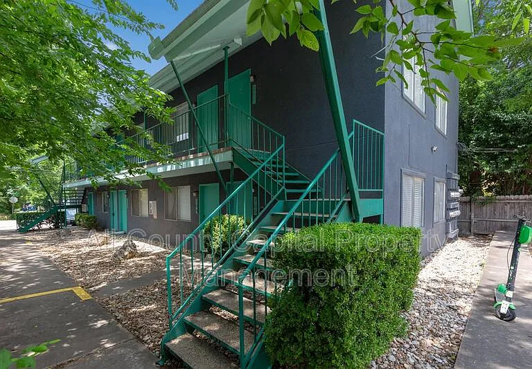 502 W 35th St #105 — Photo 1