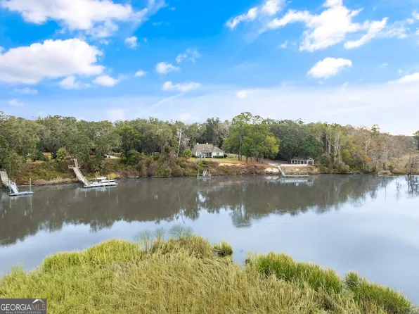 1230 River Dr SW, Darien, GA 31305