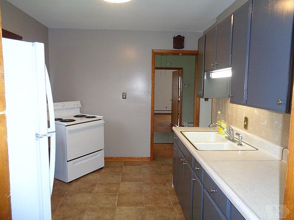 4th image of 103 E Main St