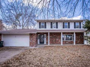 719 Sunrise Cir, Muscatine, IA 52761