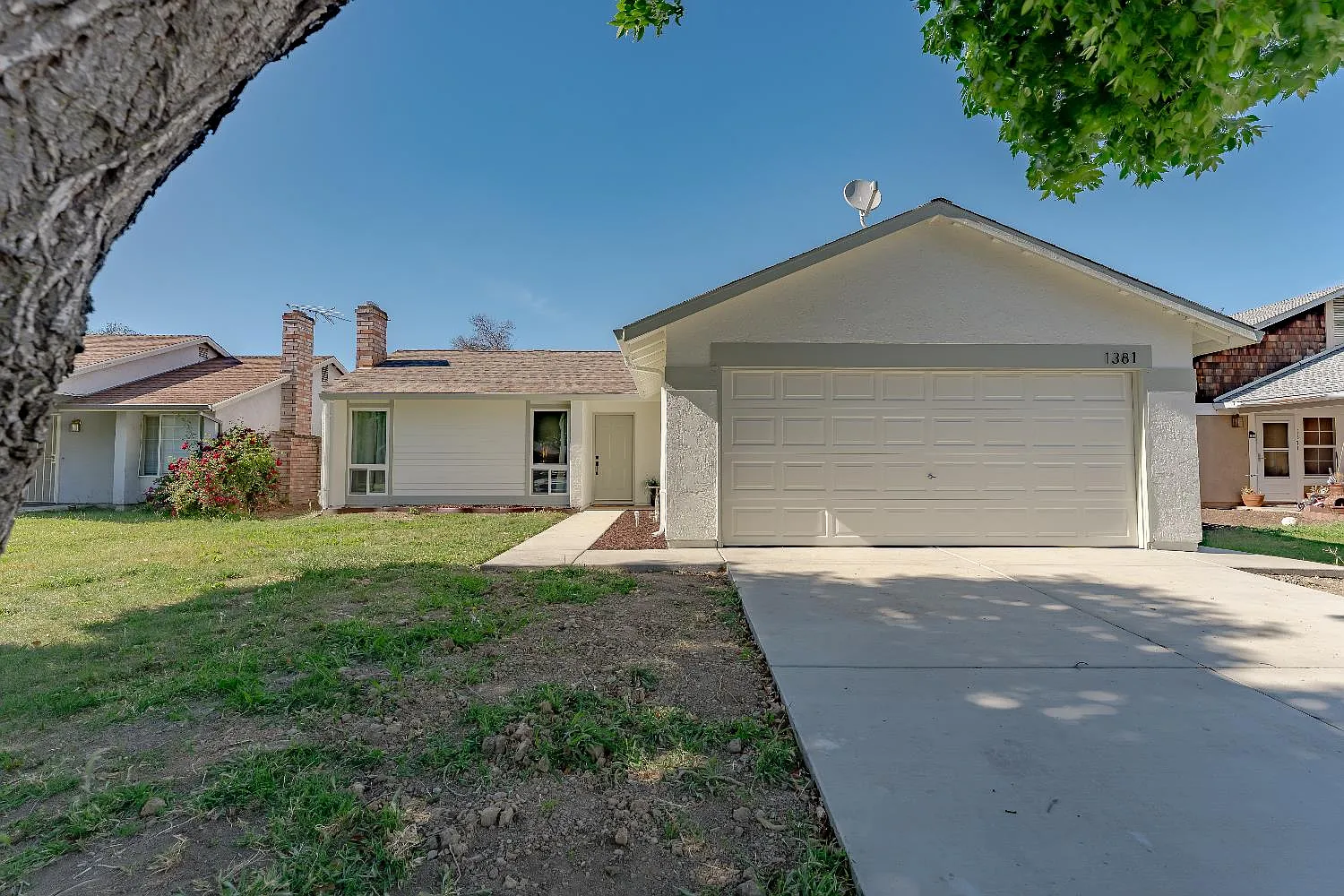 1381 Old West Dr photo 1