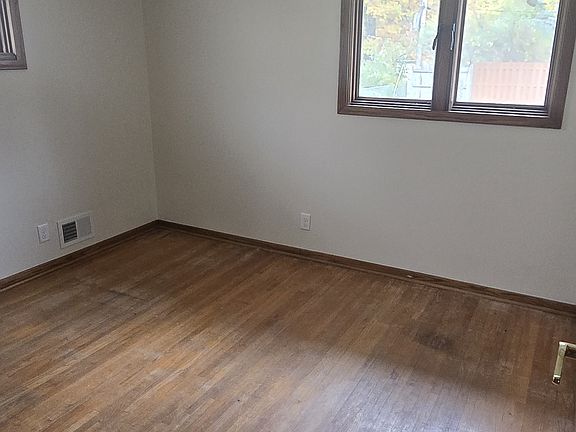 5th image of 1635 85th Ave NE #1