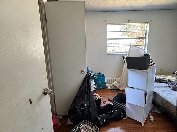4th image of 305 Cherry Laurel Ave