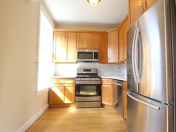 2nd image of 200 Sackett St APT 2R