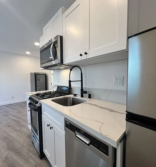 421 E Chevy Chase Dr #1 — Photo 8