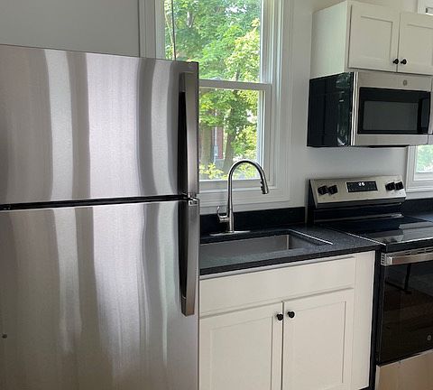 2nd image of 234 Woodford St #1R