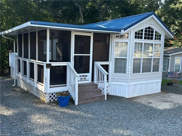 114 Walnut Cir, New London, NC 28127