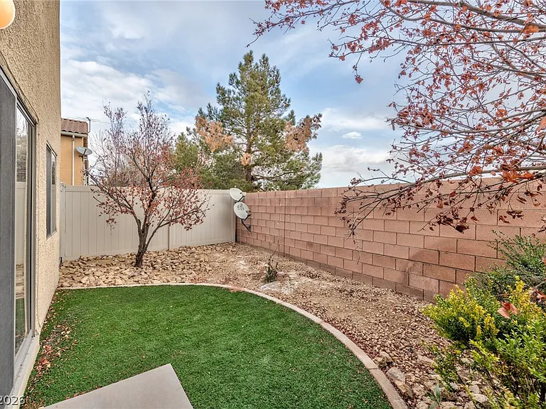 5288 Judkins Dr — Photo 14