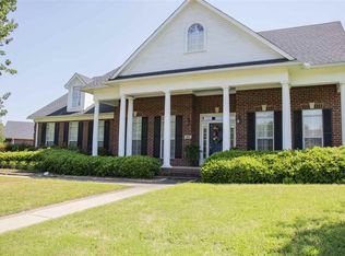 203 Woodbine Pl, White Oak, TX 75693