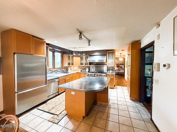 17th image of 1443 Eastgate Rd