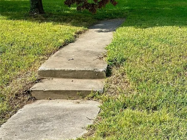 409 E Broadway St, El Dorado Springs, MO 64744