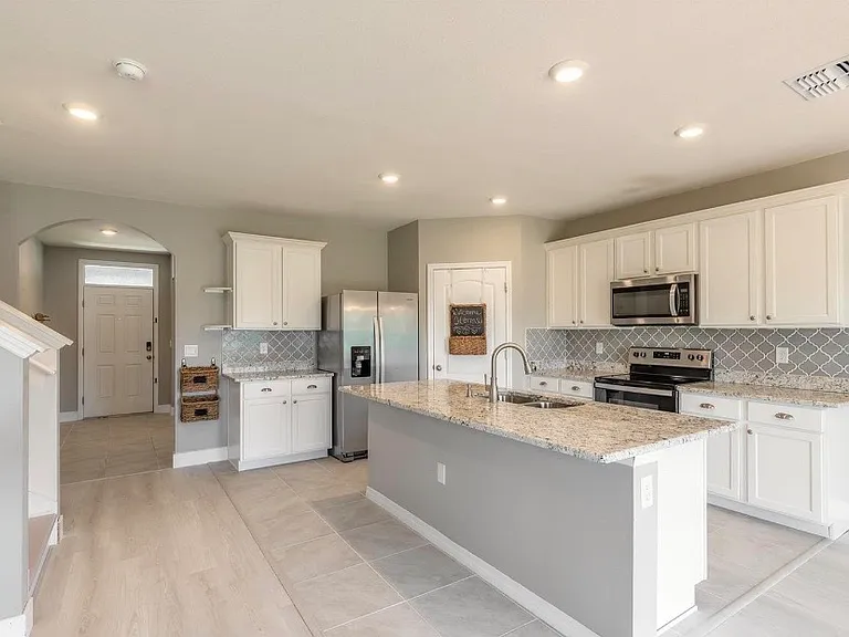 318 Sunset View Dr — Photo 4