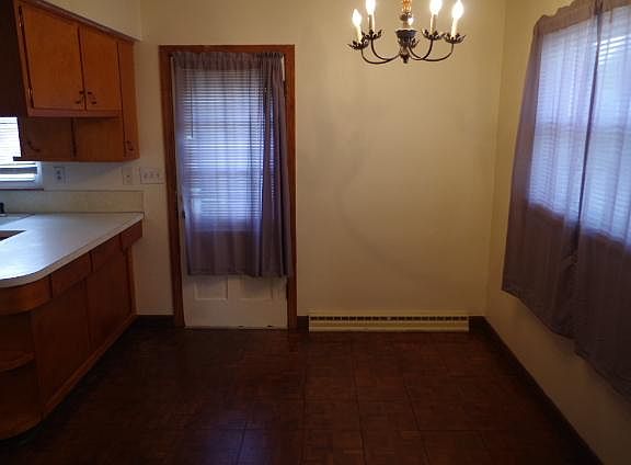 4th image of 556 N Hawkins Ave #556