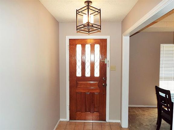 2nd image of 2613 Meadowridge Dr