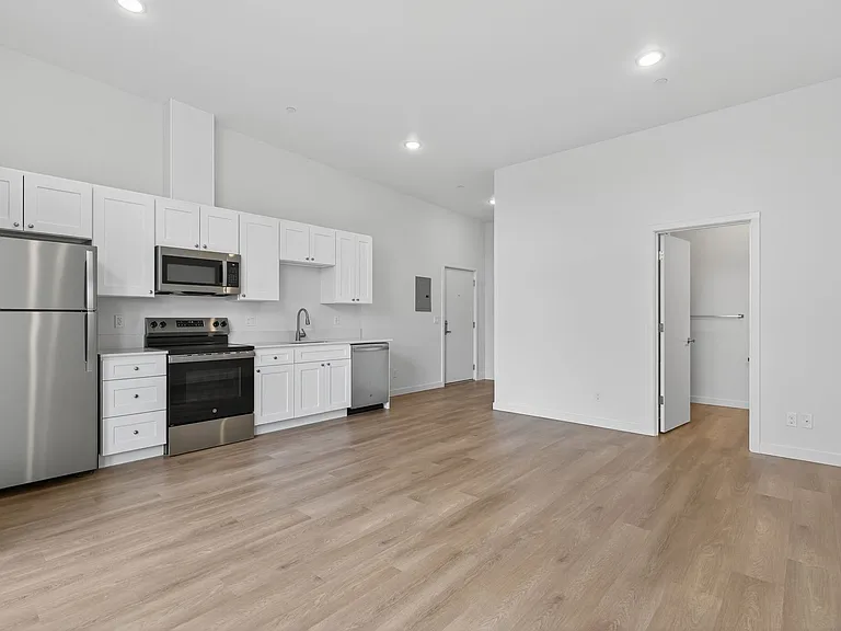Powell Heights — Photo 14