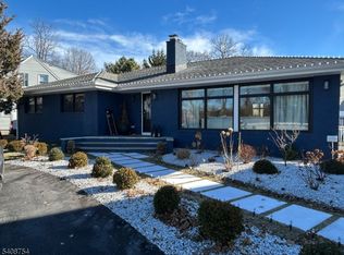 126 Riverside Ave, Lyndhurst, NJ 07071
