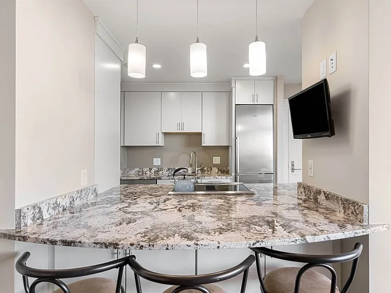 566 Commonwealth Ave #Penthouse 2 — Photo 6