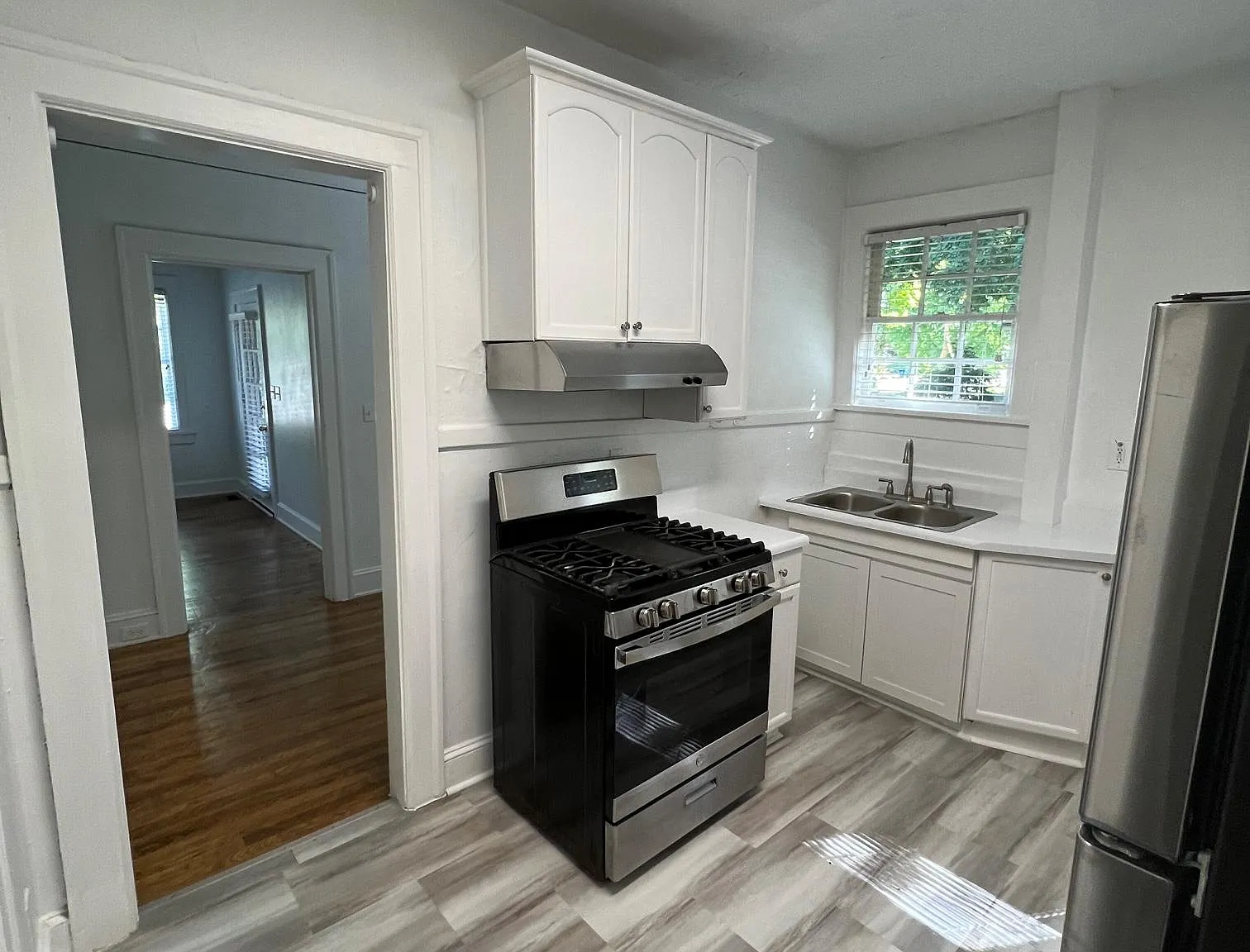 1304 N Morningside Dr NE — Photo 4