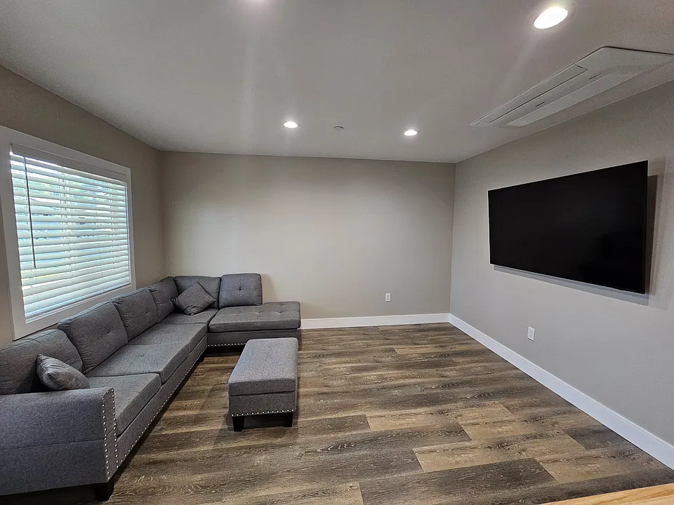 2405 N Golden Ave #2405